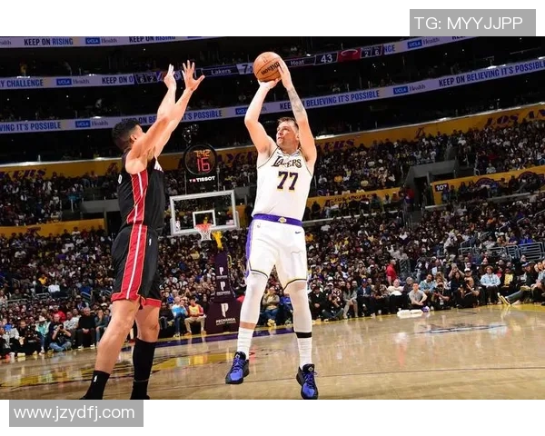 东契奇狂砍73分刷新现役最高分纪录独行侠成功终结太阳队的11连胜之路