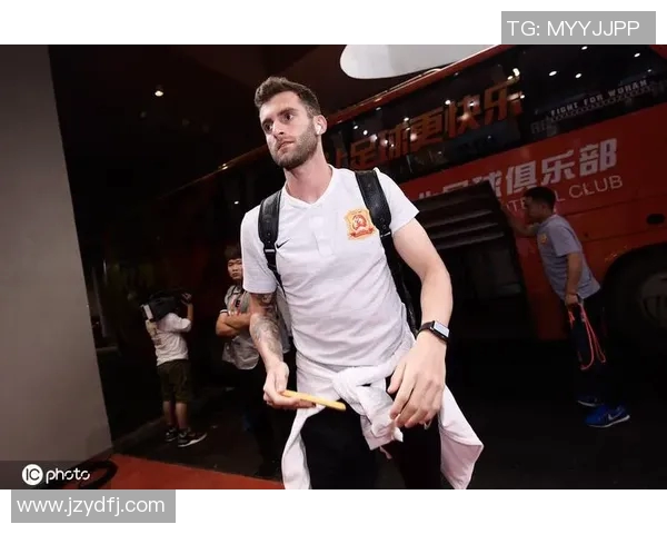 巴里与巴勒莫激战正酣谁能在意甲赛场上笑到最后