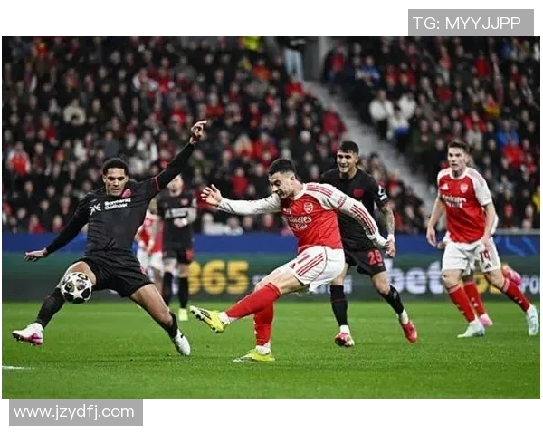 马丁内利的崛起之路:从青涩小将到足球明星的传奇旅程 马丁内利的崛起之路:从青涩小将到足球明星的传奇旅程