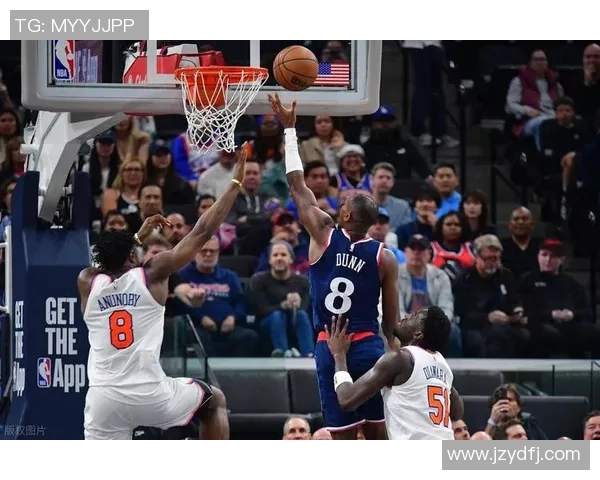 快船与尼克斯全场激战回顾球迷热情高涨精彩瞬间不容错过 快船与尼克斯全场激战回顾球迷热情高涨精彩瞬间不容错过