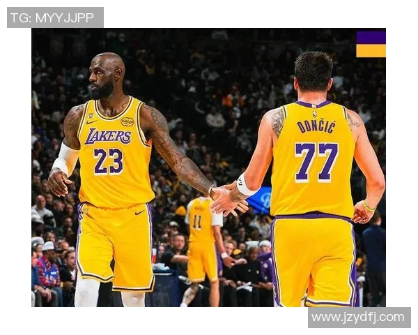 湖人对决热火精彩回顾与分析揭示比赛背后的战术与球员表现 湖人对决热火精彩回顾与分析揭示比赛背后的战术与球员表现