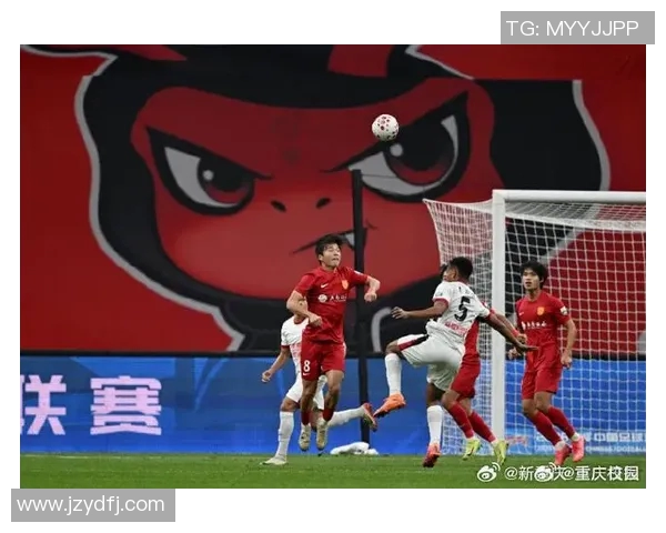 重庆足球队战术变革引发热议球迷期待新赛季的精彩表现与突破